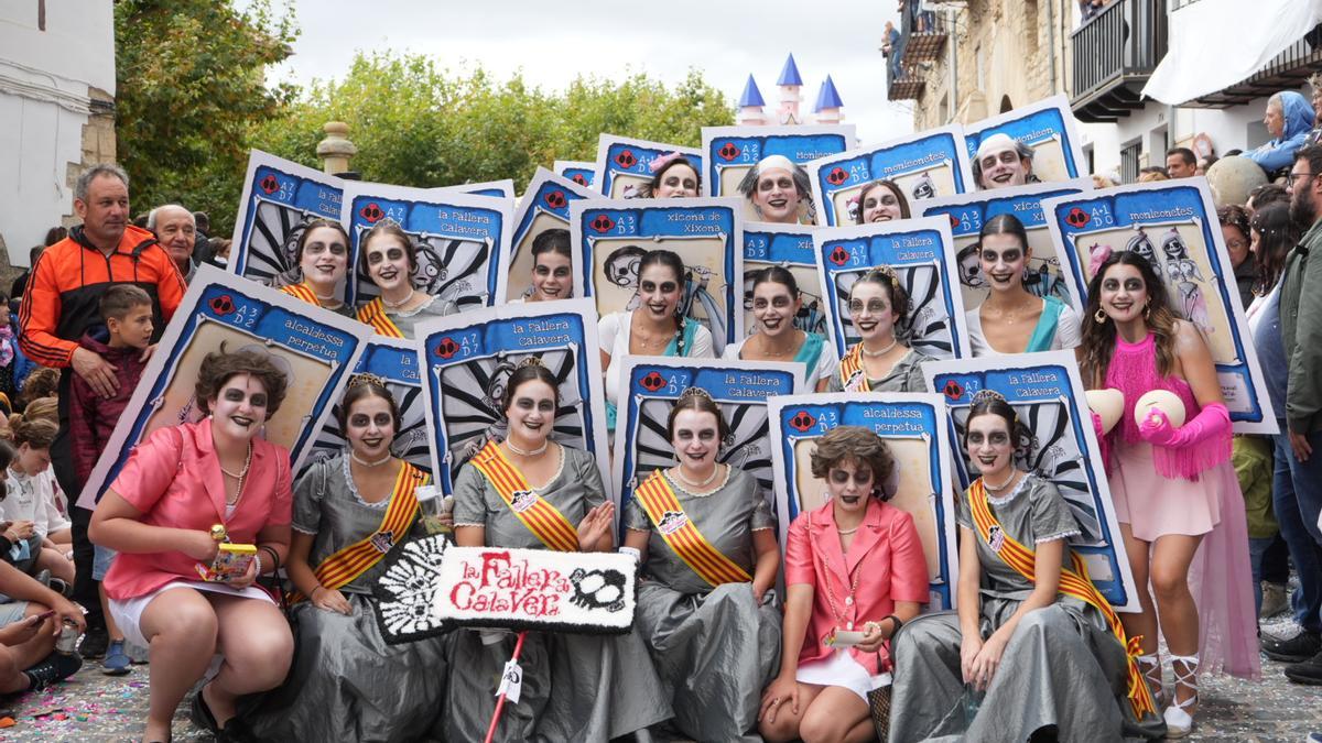 Búscate en el desfile de carrozas y disfraces de l'Anunci de Morella