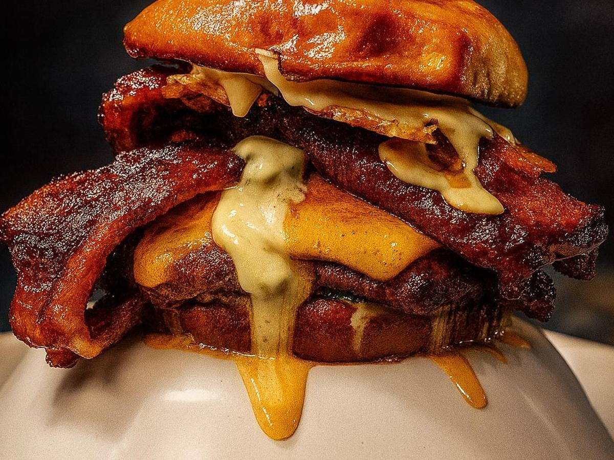 Hamburguesa Tu Mami Burger de Carbón Moreno