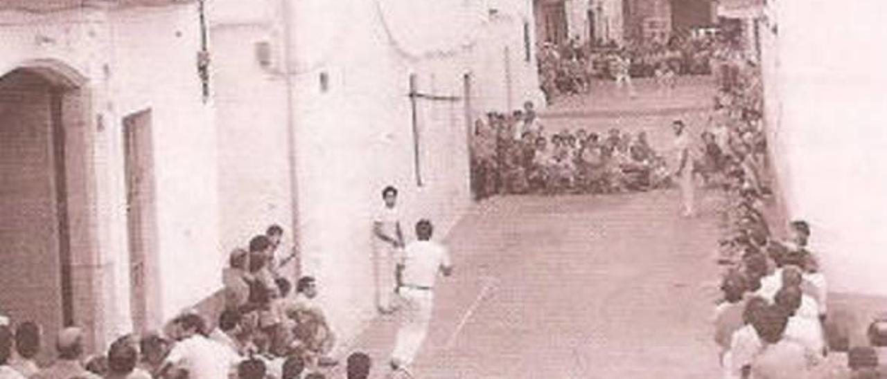 Calle El Mesón, de Godelleta (año 1982) cuna del torneo El Corte Inglés.