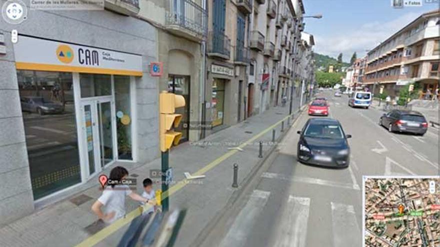 Imagen de Google Street View de la oficina de la CAM de Olot donde ha ocurrido el tiroteo