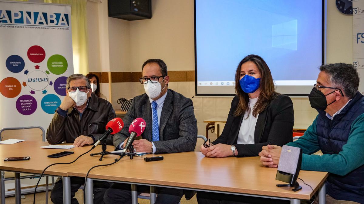 Presentación del proyecto BBMiradas, en la sede de Apnaba en Badajoz.