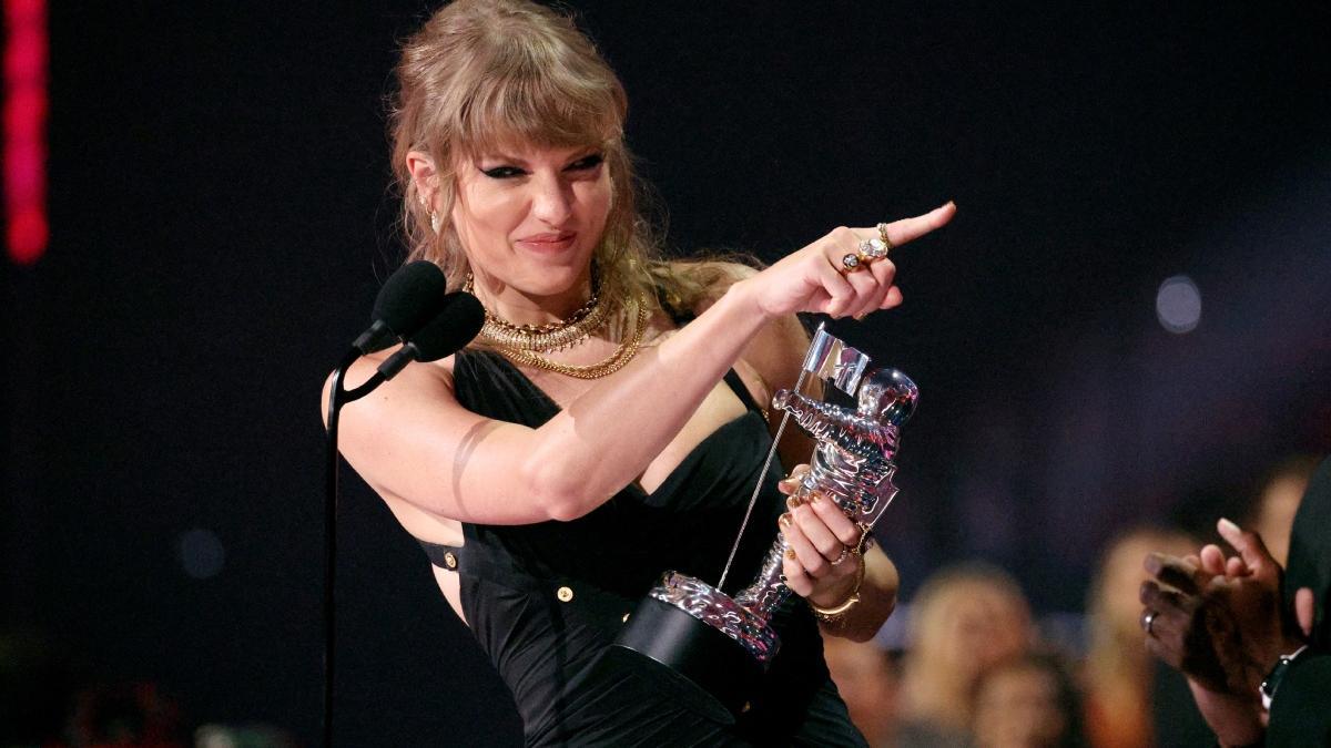 Esto es lo que podría cobrar Taylor Swift por haberse convertido en la artista más escuchada en Spotify