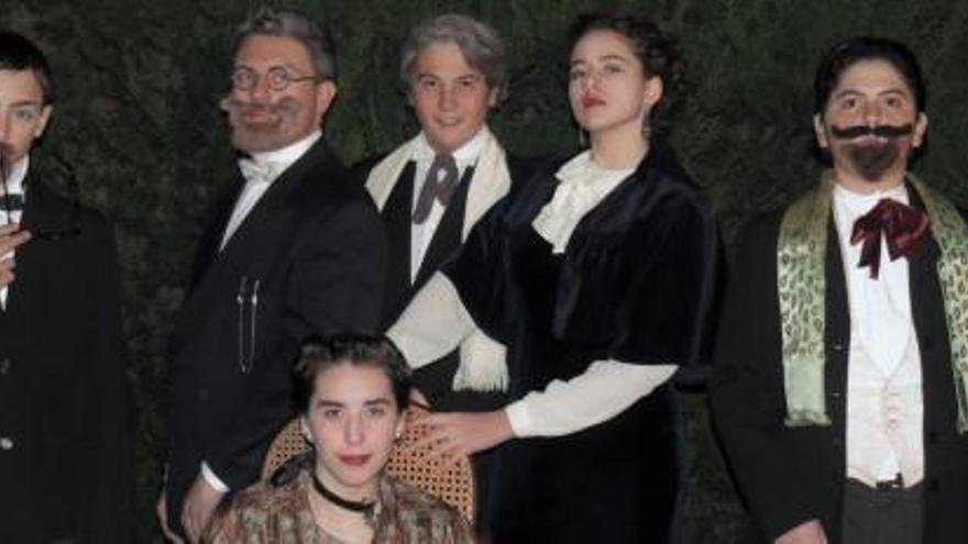 Alguns dels joves que protagonitzen l&#039;estrena teatral