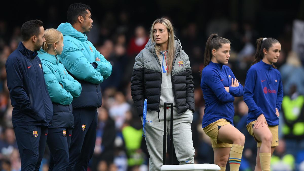 Alexia Putellas, junto a sus compañeras durante el partido de semifinales de la Champions entre el Chelsea y el Barcelona.