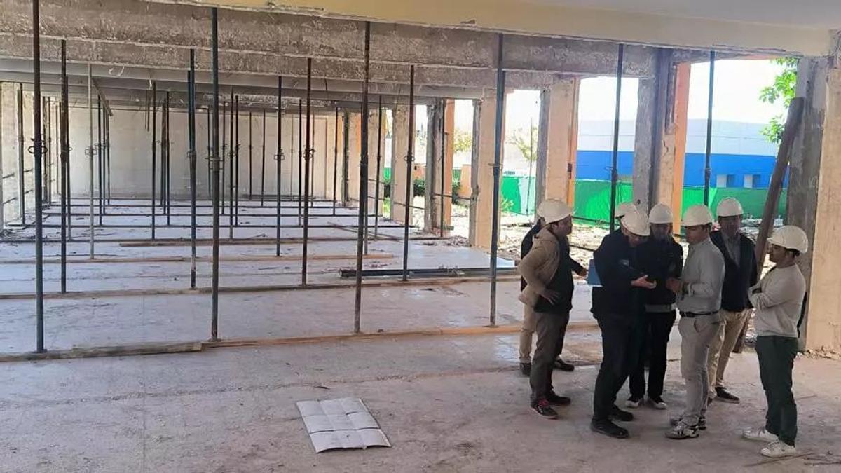 El alcalde de Peñíscola, Andrés Martínez, destacó el avance de las obras del Centro de Estudios, que albergará el Ayuntamiento, un auditorio y nuevos espacios públicos en 2027.