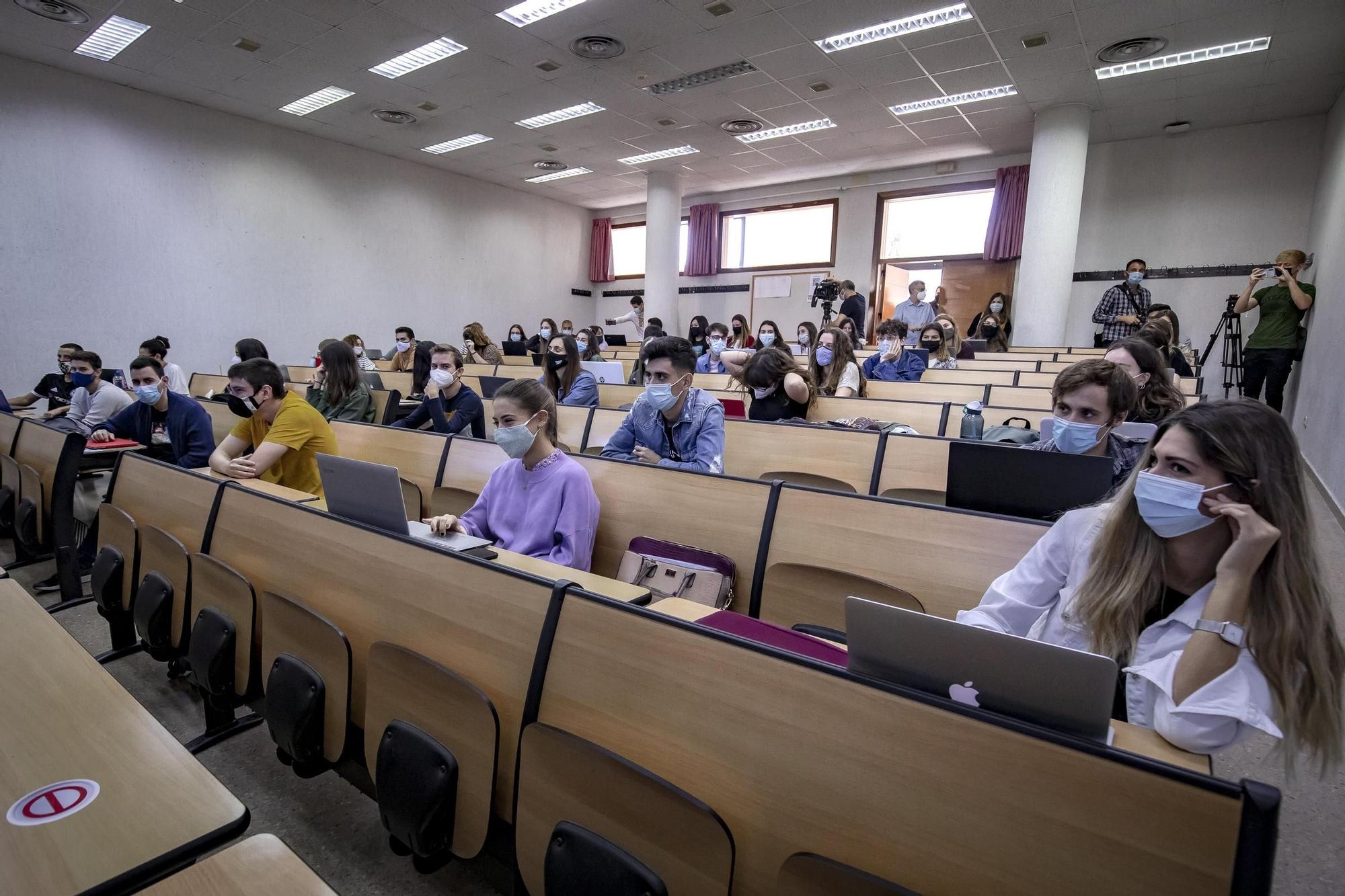 La UIB empieza el curso con tres profesores y 22 alumnos bajas por covid