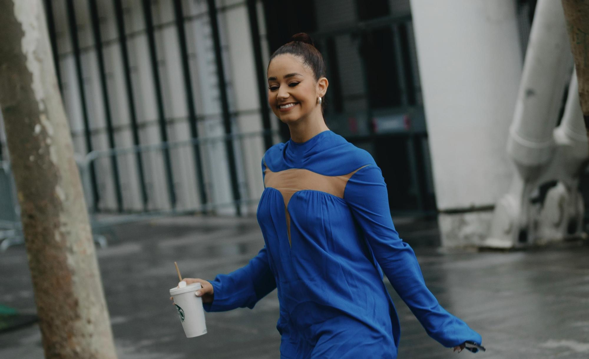 El vestido camisero corto de Zara que arrasa entre las mujeres de