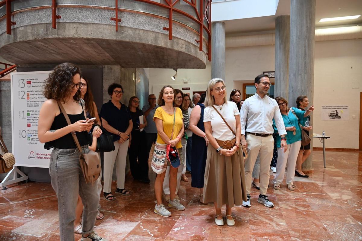 Algunos de los asistentes a la inauguración