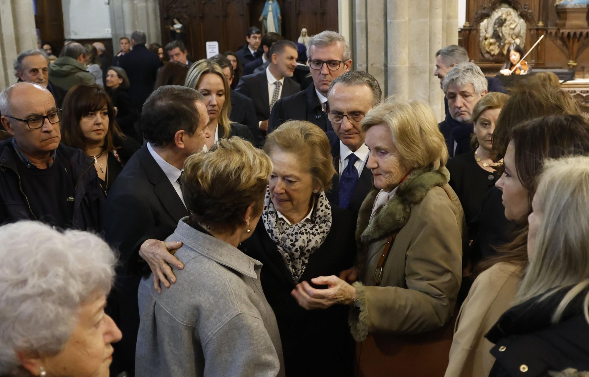 EN IMÁGENES: Emotiva despedida en Vigo a Ceferino de Blas, "hombre bueno y periodista de raza"