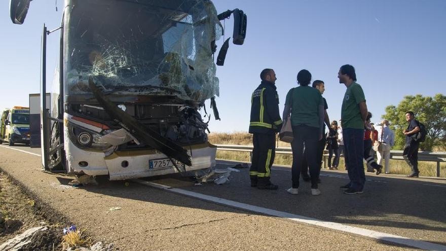 Once heridos al colisionar en Zamora un tractor y el autobús que cubre la línea Vigo- Barcelona