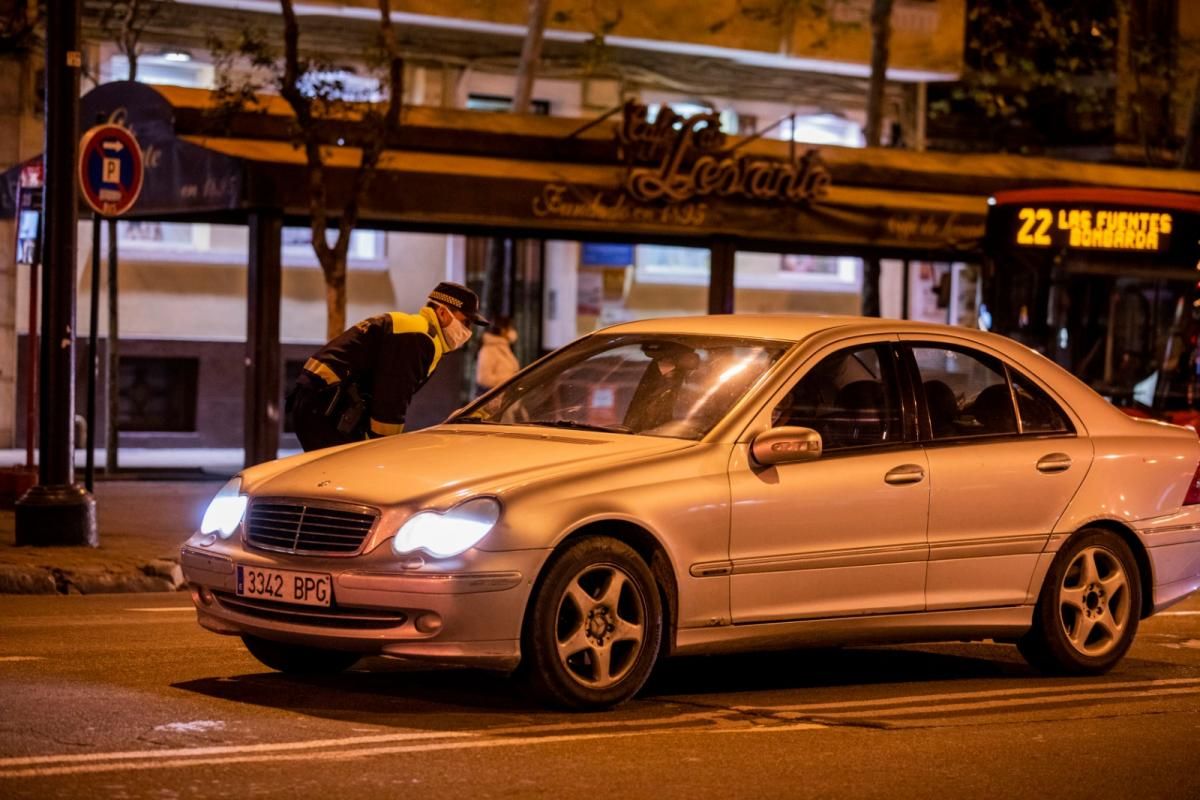 Control de la Policía Local en Paseo Pamplona en Zaragoza