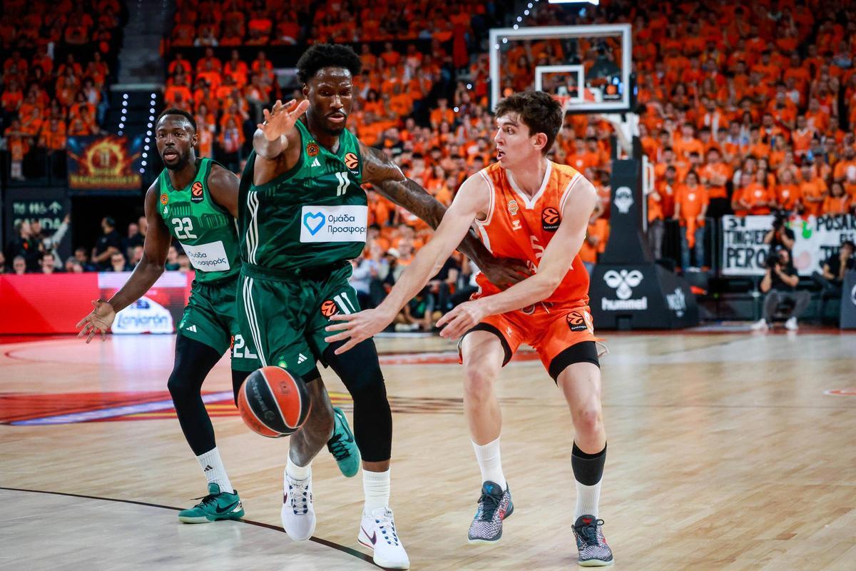 De Larrea, en el quinto partido de la serie de cuartos de final de la Euroliga.