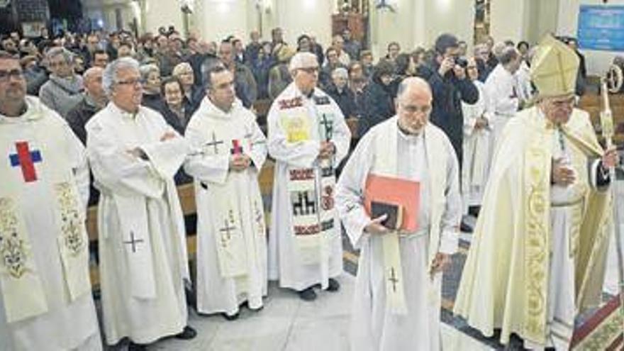El obispo abre el jubileo de los Trinitarios ante cientos de fieles