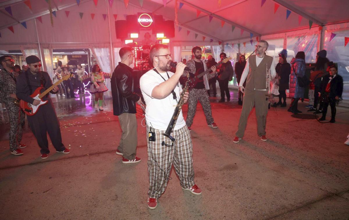 Un momento del espectáculo musical en A Illa. | NOÉ PARGA