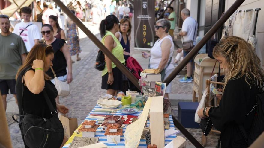 Balborraz da la bienvenida a agosto con su mercado artesano