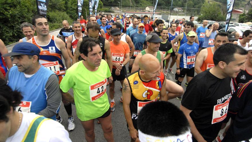 Participantes en la pasada edición de los 21 kilómetros Laviana.