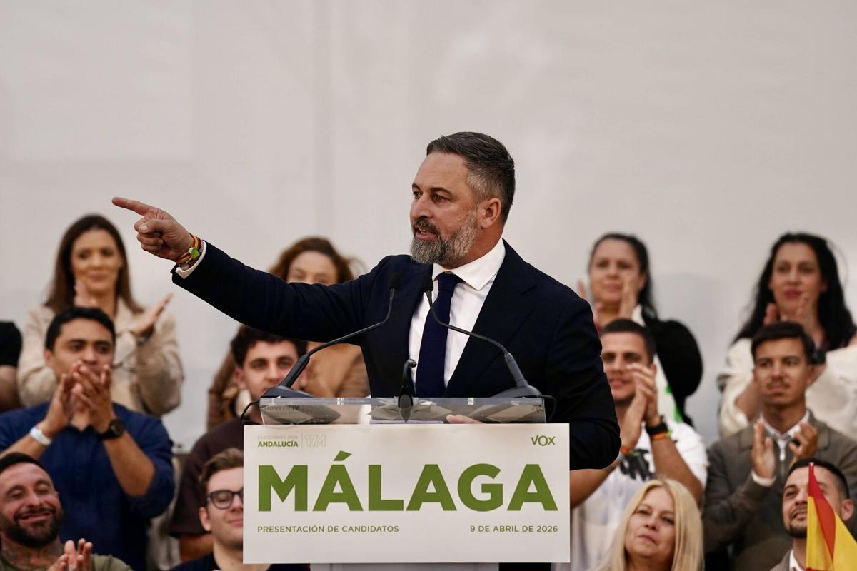 El presidente de Vox, Santiago Abascal, interviene en el acto de presentación de candidatos para las elecciones de Andalucía del próximo 17 de mayo