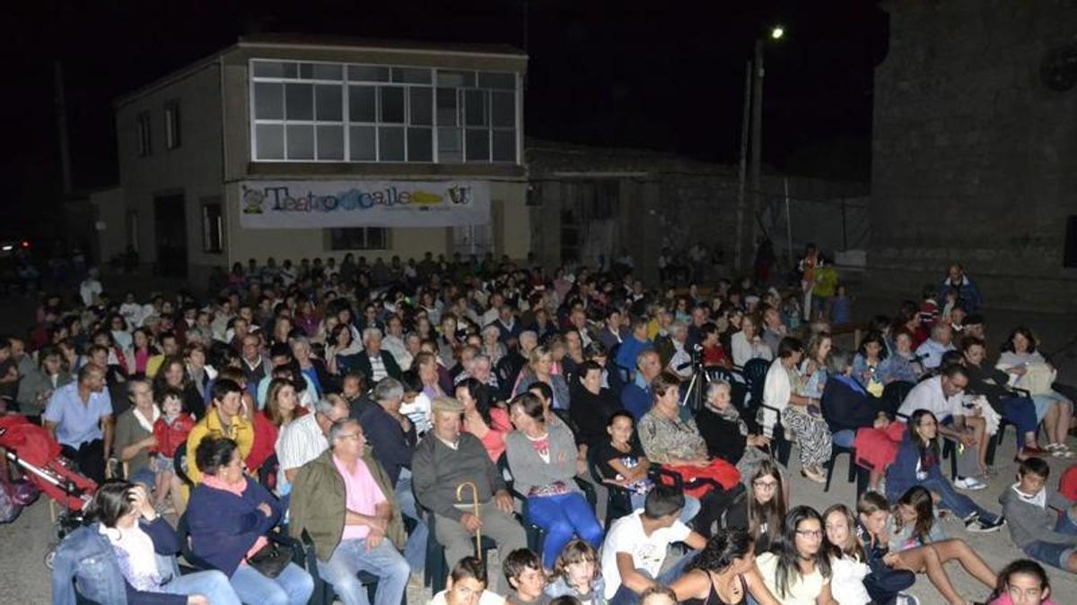 Representación de teatro durante la semana cultural