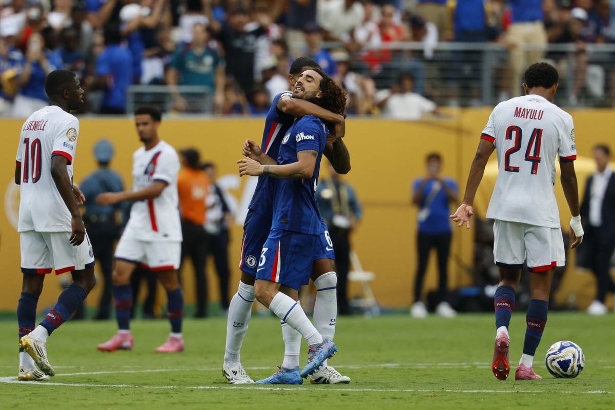 Cucurella también alzó el título del Mundial de Clubes con el Chelsea