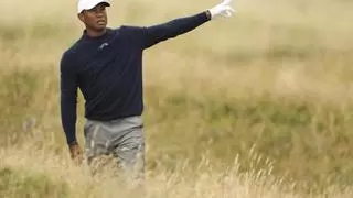 Tiger Woods se hunde también en el Abierto Británico. ¿Por qué no se retira?