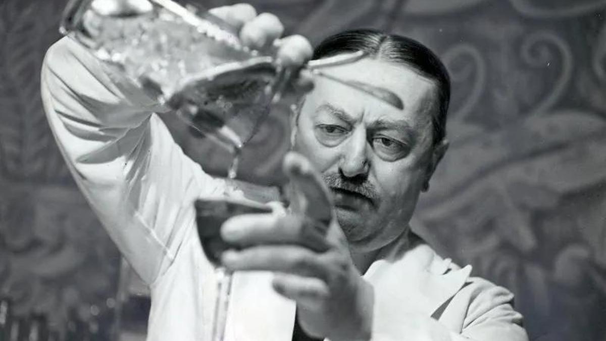 A pesar de ser judío y extranjero, Frank Meier mantuvo su trabajo como barman en el Ritz.
