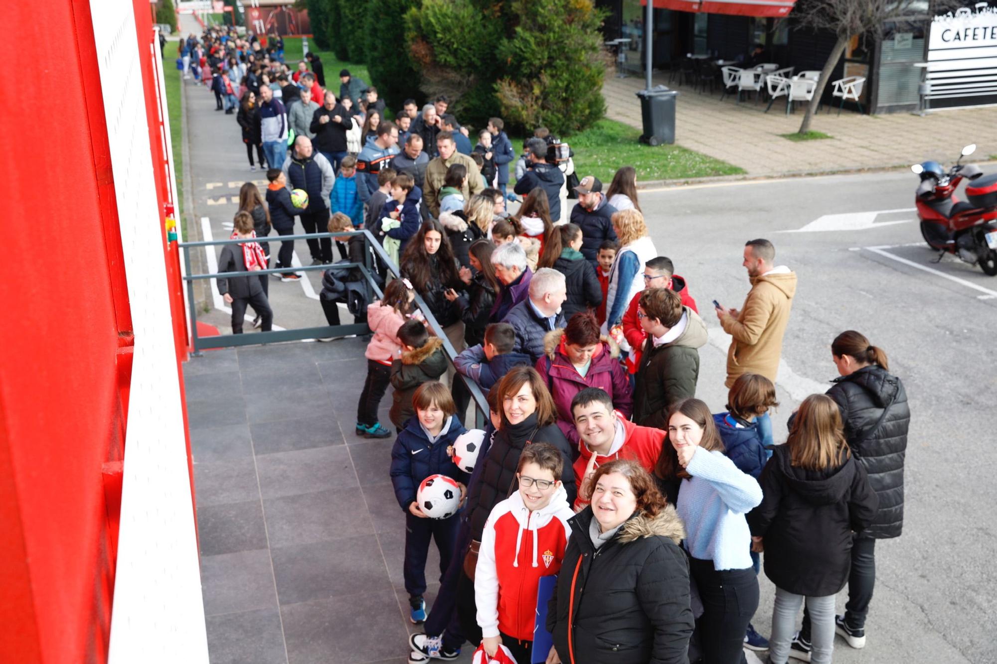 En imágenes: Así fue el encuentro entre aficionados y jugadores del Sporting