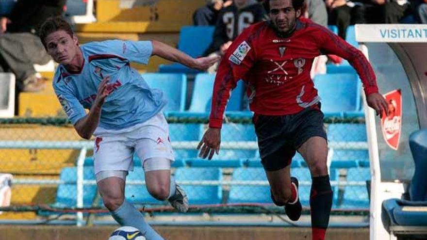 Renan durante un encuentro de la Segunda División