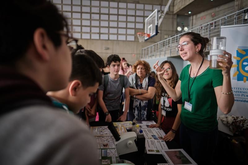 Minifera "Ciencia en femenino" Feria de la ciencia con participación de varias científicas. La feria comienza a las 9 y tendrá talleres y stands para niños. De 11:30 a las 12:00 es posible que esté la mayoría de ellas, es cuando se podrá hacer las fotos. Las científicas participantes son: Ana Belén Lago Blanco, Antonia M. Varela Pérez, Adriana de Lorenzo Cáceres Rodríguez, Pino Caballero Gil, Maria Reyes Battle, Atteneri López Arencibia, Inés Sifaoui, Natália Karla Bellini, Desirée San Nicolás, Vinita Mahtani-Chugani  | 11/02/2020 | Fotógrafo: Andrés Gutiérrez Taberne