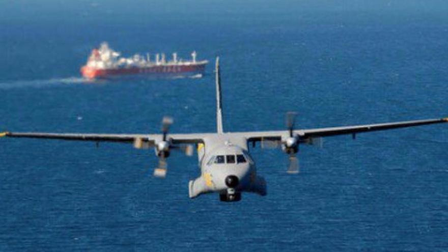 El avión del SAR localiza el velero accidentado al sur del Archipiélago