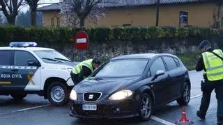 La multa de 200 euros que van a recibir los conductores tras la vuelta al colegio por lleva la mochila dentro del coche: la Guardia civil extrema la vigilancia