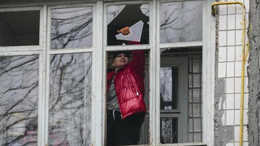 74 ataques en 25 días: los bombardeos rusos se ceban con la luz, el gas y las viviendas para someter a los ucranianos al frío