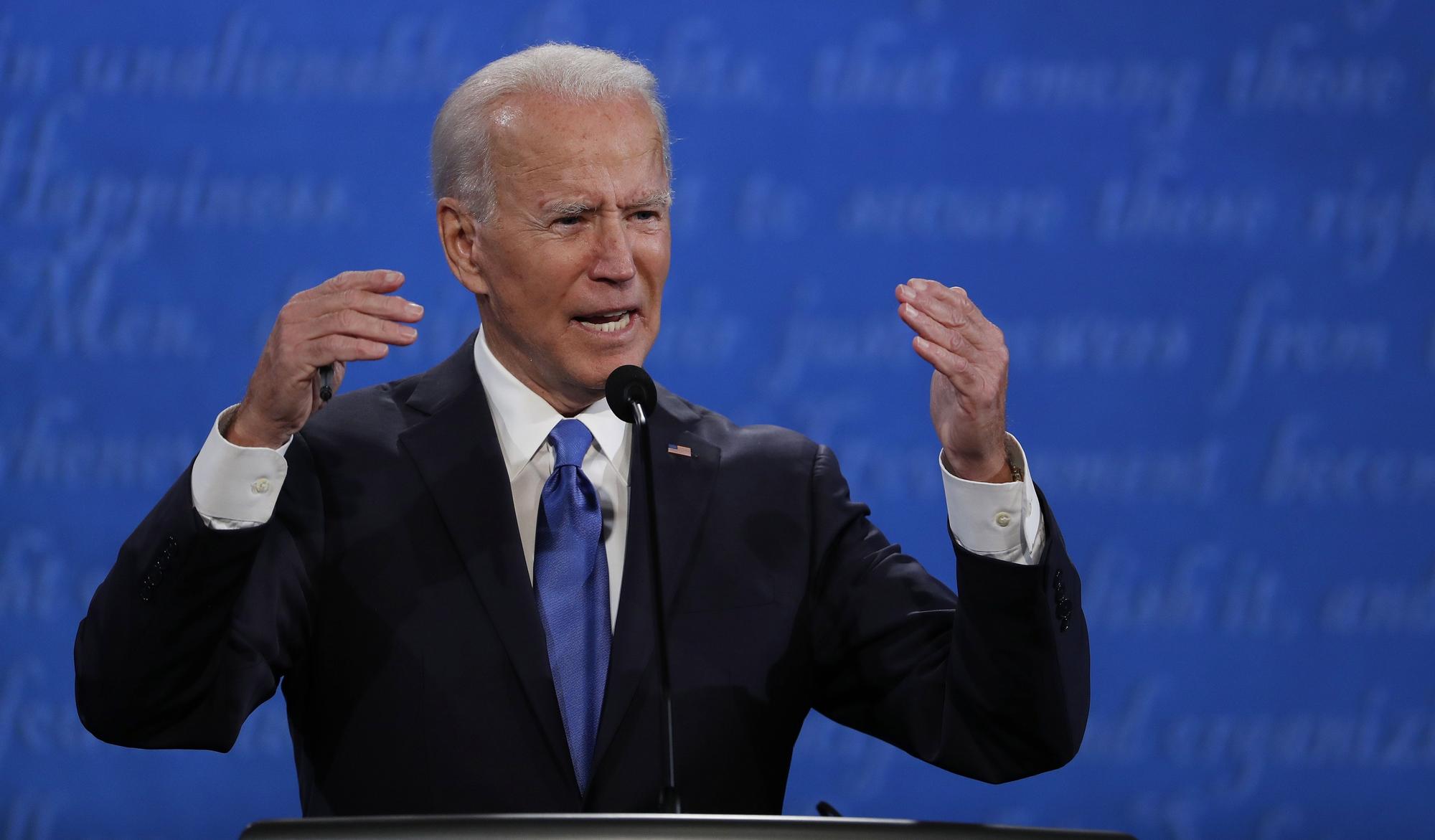 El presidente estadounidense, Joe Biden, interviene durante un debate presidencial