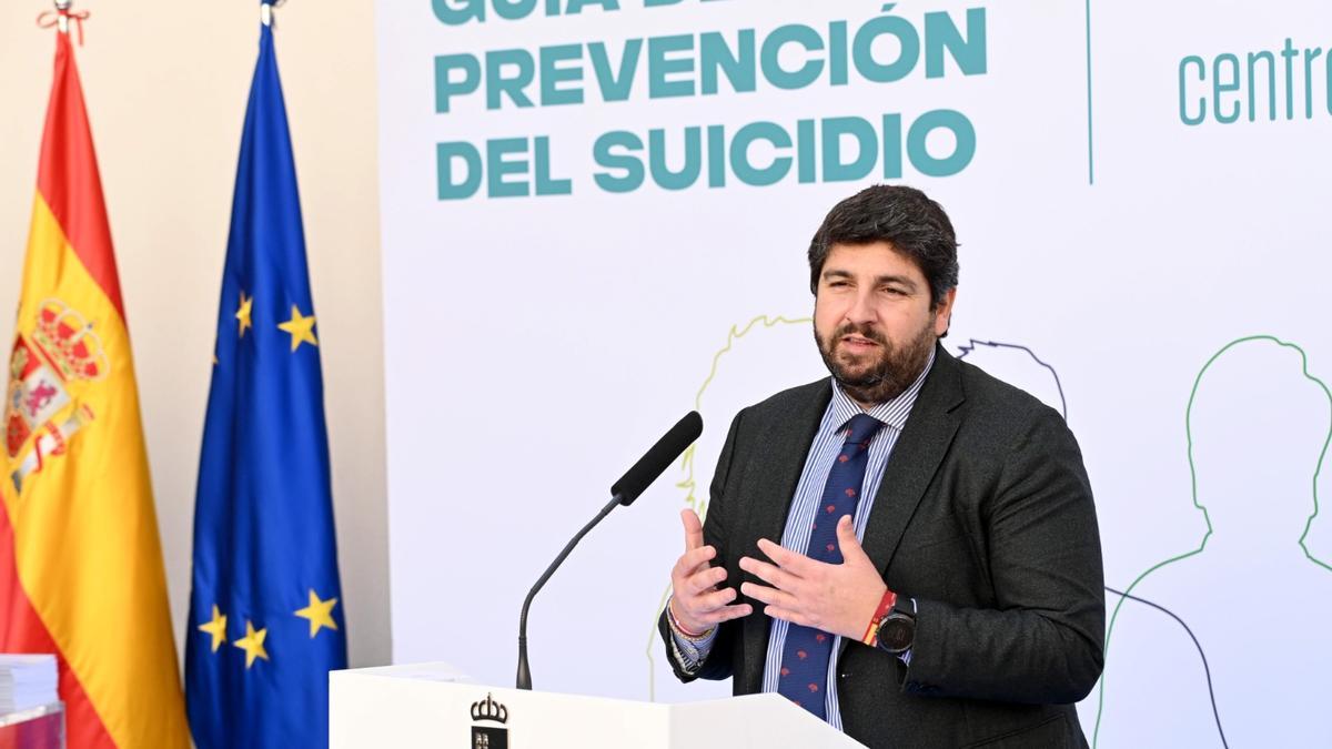 Fernando López Miras en la presentación de la Guía de Prevención del Suicidio