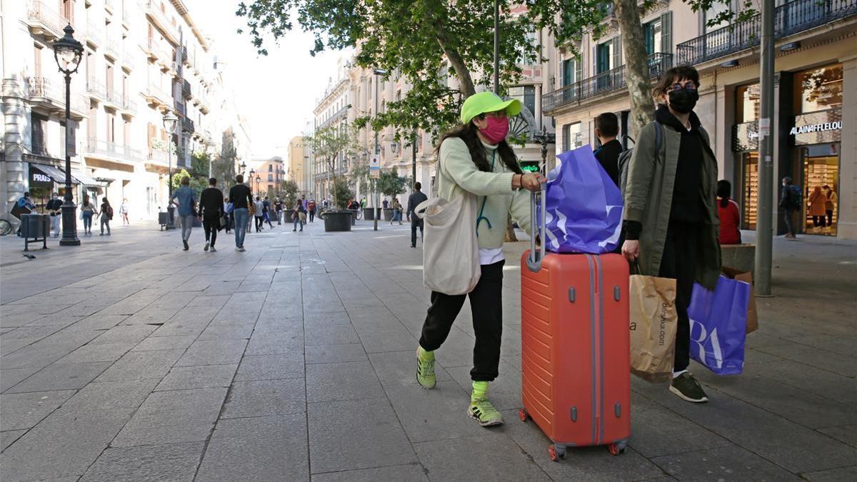 Turistas en el centro de Barcelona esta semana.