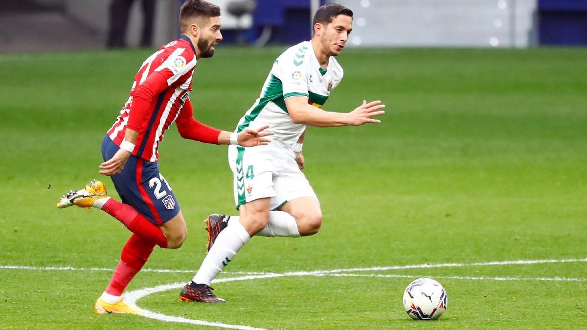 Un lance del partido disputado entre el Atlético y el Elche CF