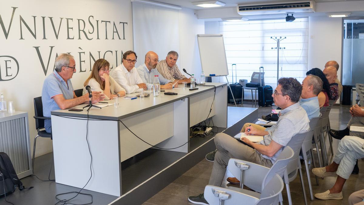 Paco Pérez, Núria Bosch, Vicent Soler, Diego Martínez y Santiago Lago, durante el debate.