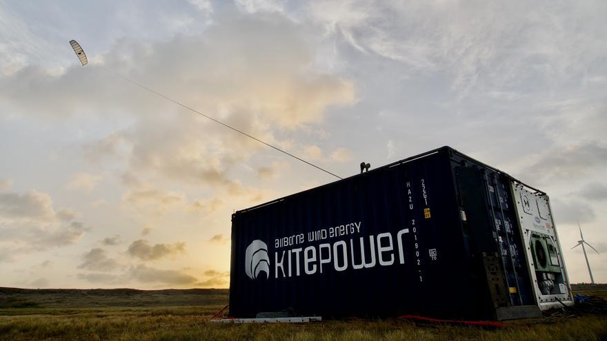 Crean un sistema de energía eólica con cometas conectadas a baterías móviles