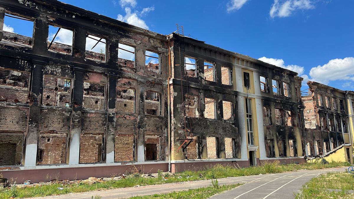 Una escuela destruida en Járkov.