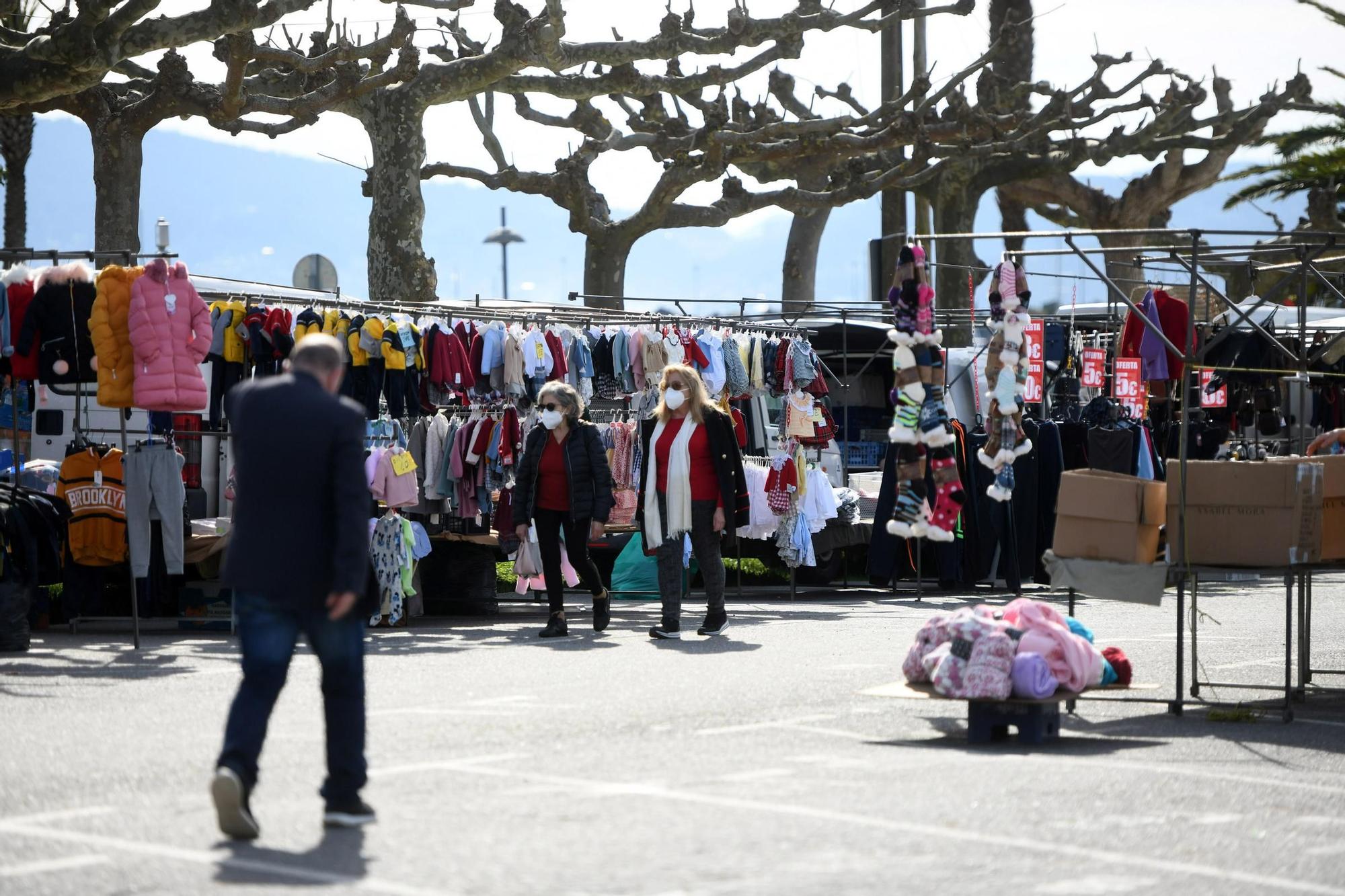 El mercadillo de Baltar, sin clientes por las restricciones