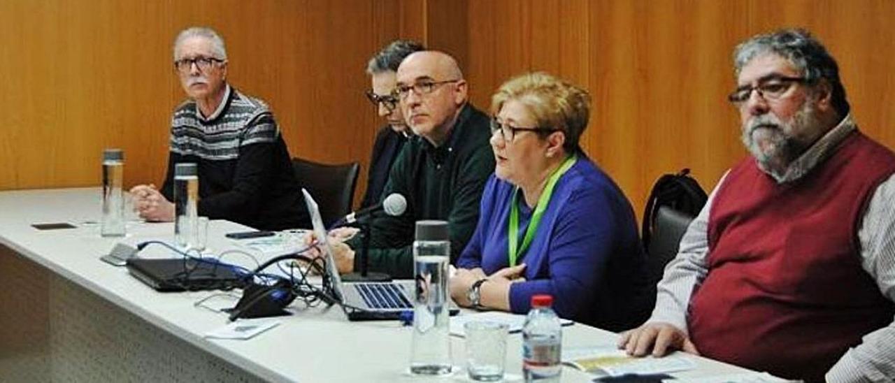 Carlos Navas, en primer plano, en la presentación del proyecto «No sin ell@s» en marzo de 2020. | INFORMACIÓN