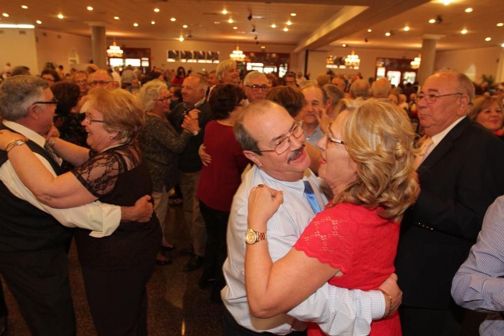 Almuerzo y baile por el Día de los Enamorados en el Club de Mayores de Cartagena