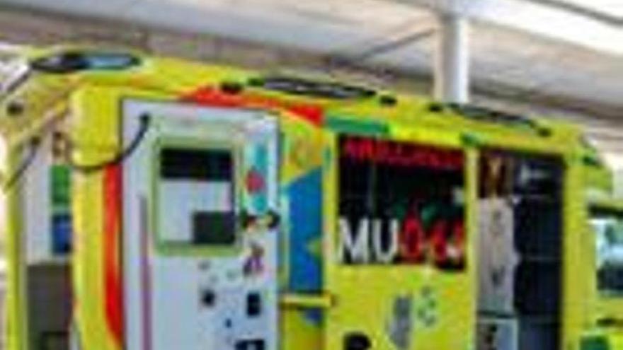 La Consellera de Salud presenta la nueva ambulancia de transporte pediátrico urgente