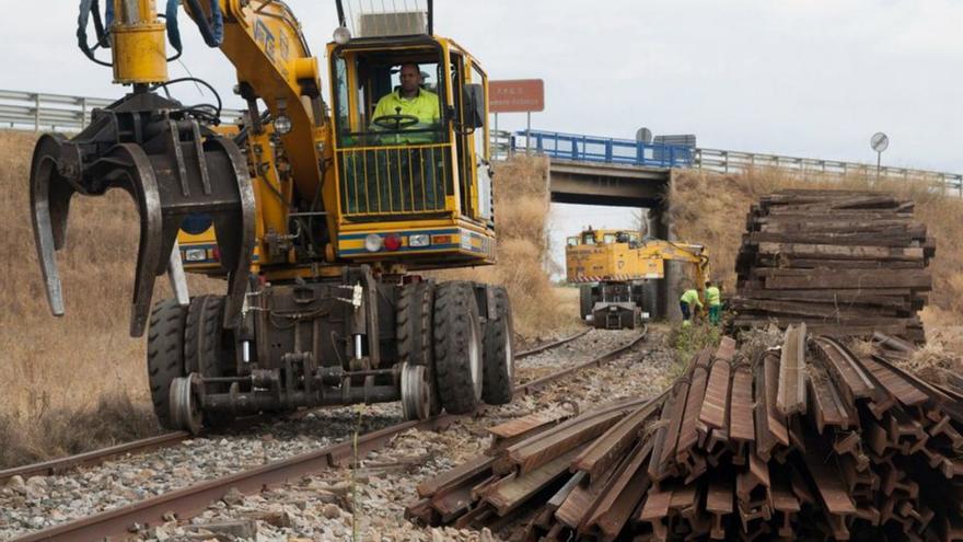 ADIF levanta los raíles de la Ruta de la Plata entre Salamanca y Zamora para una Vía Verde