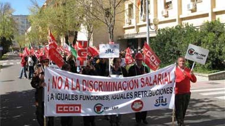 Trabajo intenta evitar retrasos en el pago de ayudas sociales