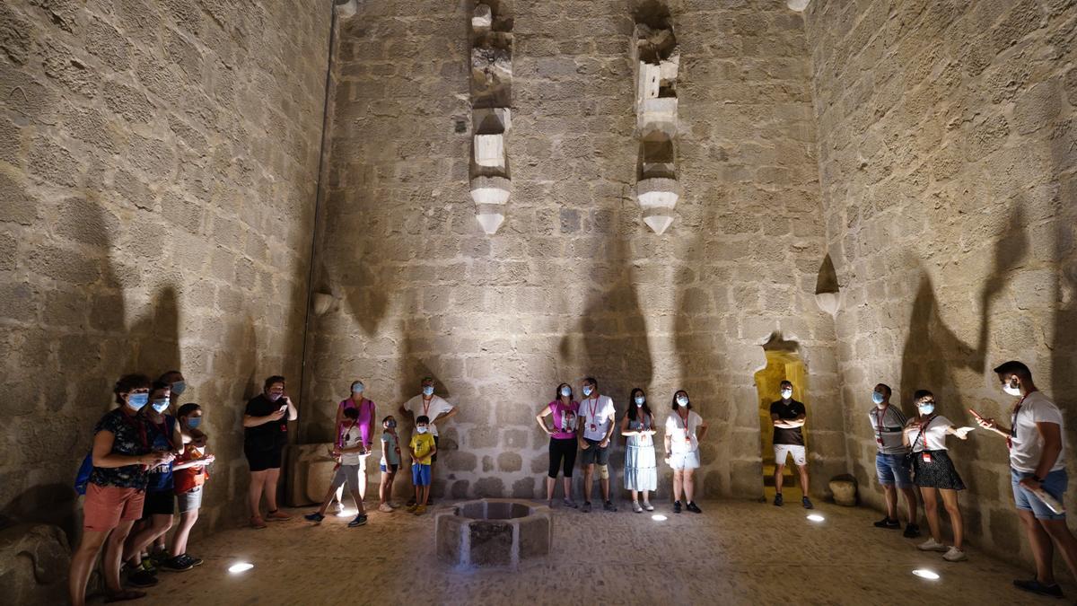 Imagen de archivo de una visita guiada al Castillo de Belalcázar.