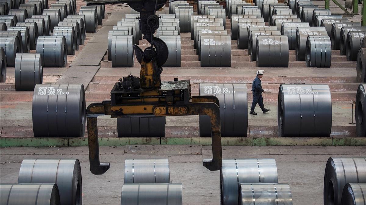 zentauroepp50451308 file photo  a worker walks past steel rolls at the chongqing191018122141