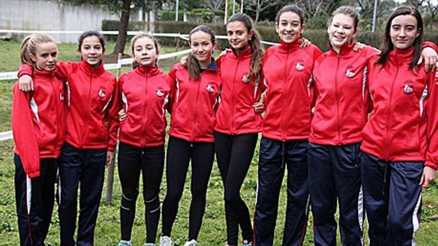 Un grupo de corredoras del Club Ourense Atletismo. // Carlos Quiroga