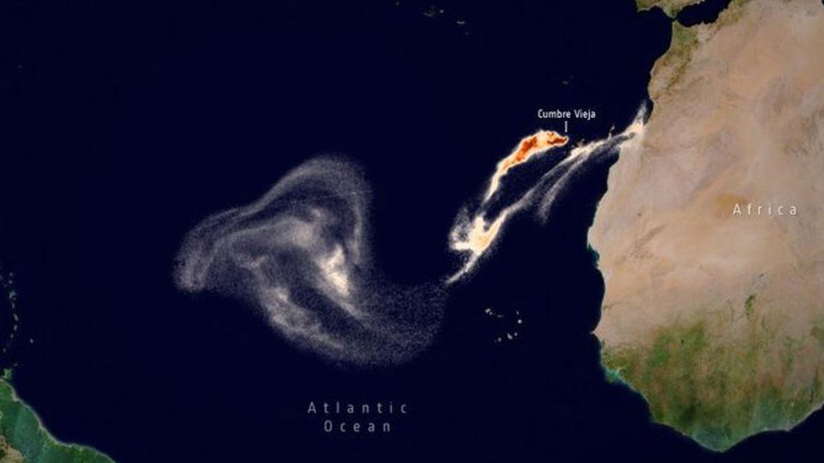 Imagen de la dispersión del dióxido de azufre que emana del volcán de La Palma captada desde el espacio.