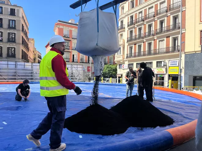 Las 24 toneladas de arena volcánica que La Palma donó a Madrid no están en paradero desconocido: se usarán para crear 'jardines secos'