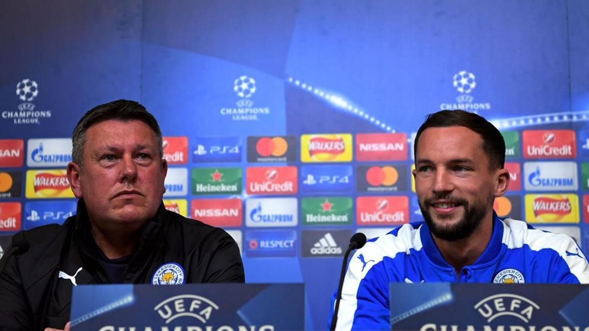 Craig Shakespeare y Danny Drinkwater, en la rueda de prensa del Leicester de este lunes.